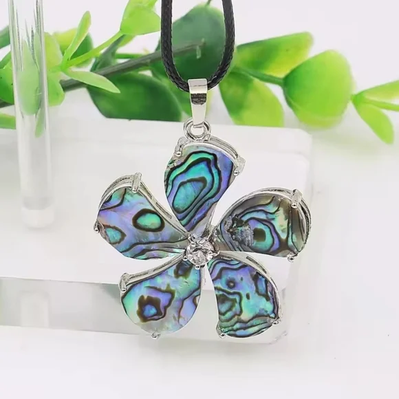 NATURAL Multi-color Abalone Shell Flower Shaped Pendant With Rhinestone - Picture 2 of 7
